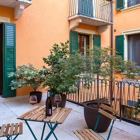 Апартаменты La Terrazza In Centro Верона Экстерьер фото