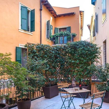 Апартаменты La Terrazza In Centro Верона Экстерьер фото